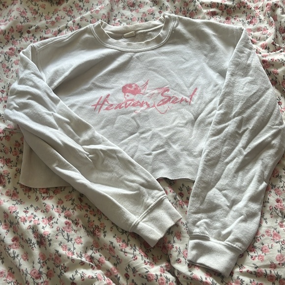 🌻 UO Heaven Sent Cropped Sweater Crew Neck
eligible for closet clearout - Picture 2 of 4